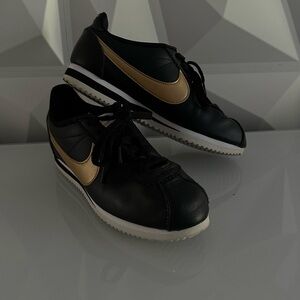 Nike cortez size 6